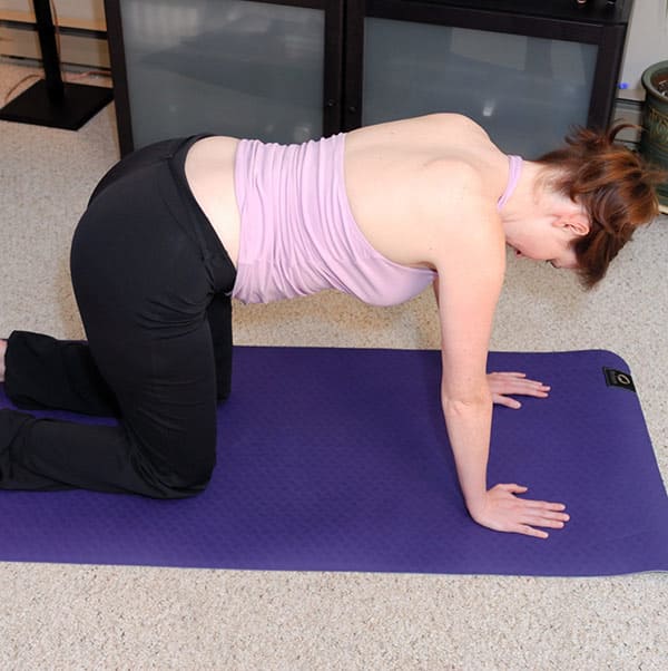 Мамка дрочит на йоге резиновым членом 14 фото