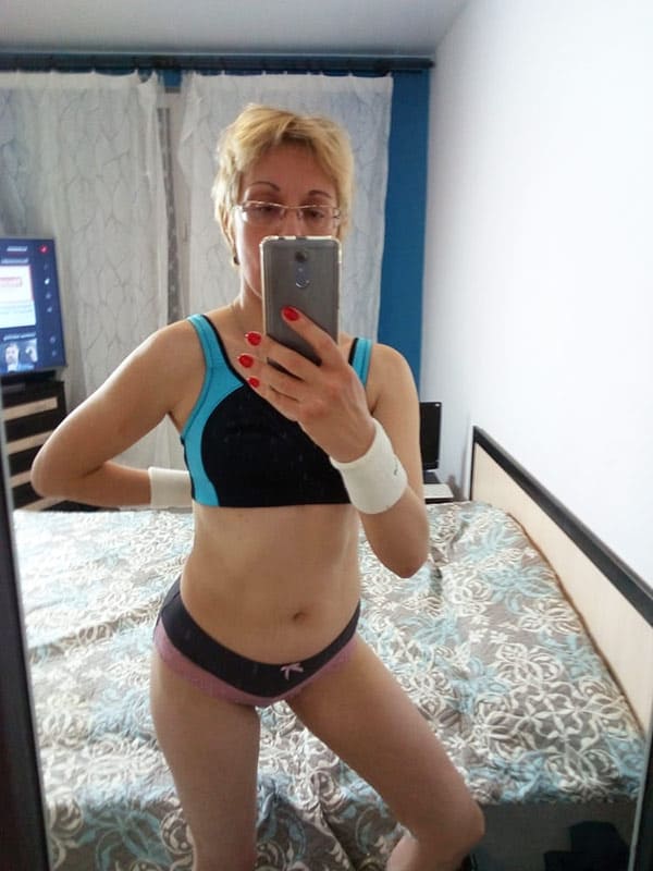 Селфи волосатой пизды бальзаковской женщины 10 фото