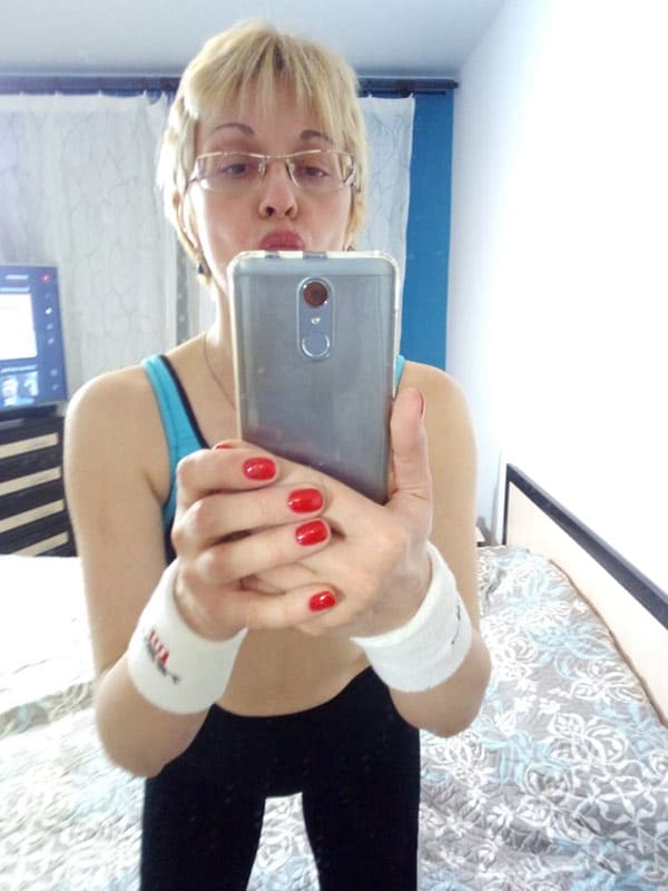 Селфи волосатой пизды бальзаковской женщины 5 фото