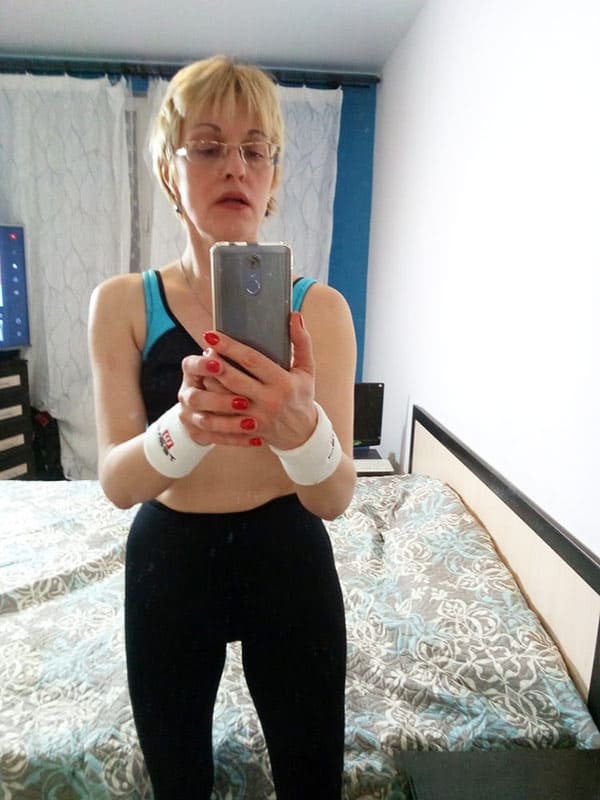 Селфи волосатой пизды бальзаковской женщины 6 фото