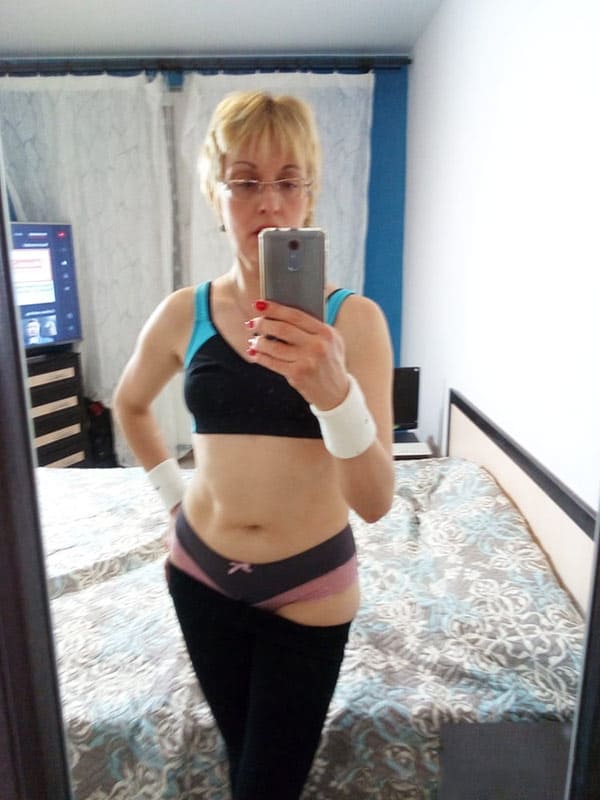 Селфи волосатой пизды бальзаковской женщины 8 фото