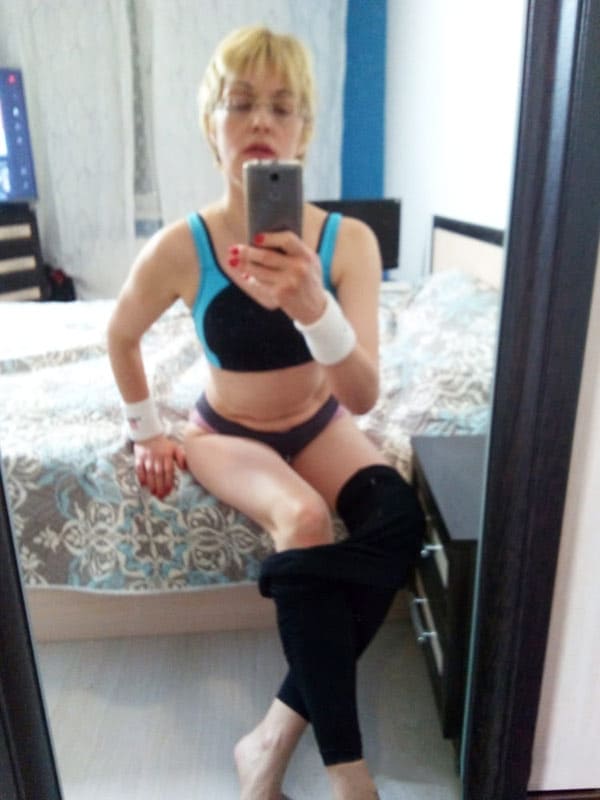 Селфи волосатой пизды бальзаковской женщины 9 фото