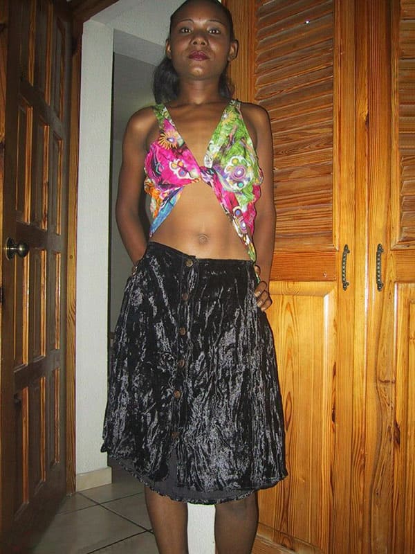 Худая негритянка с обконченной пиздой 1 фото