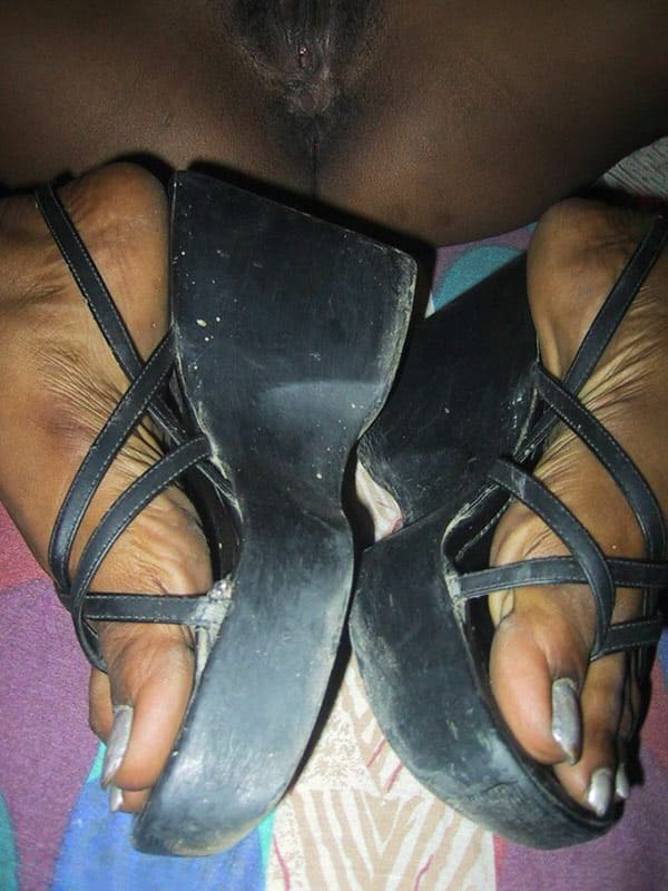 Худая негритянка с обконченной пиздой 15 фото