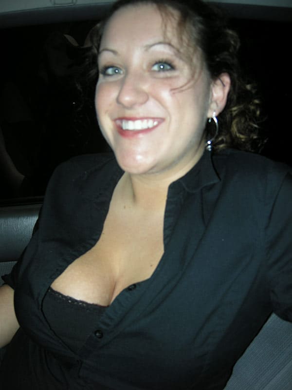 Частный секс с пышкой в машине 3 фото