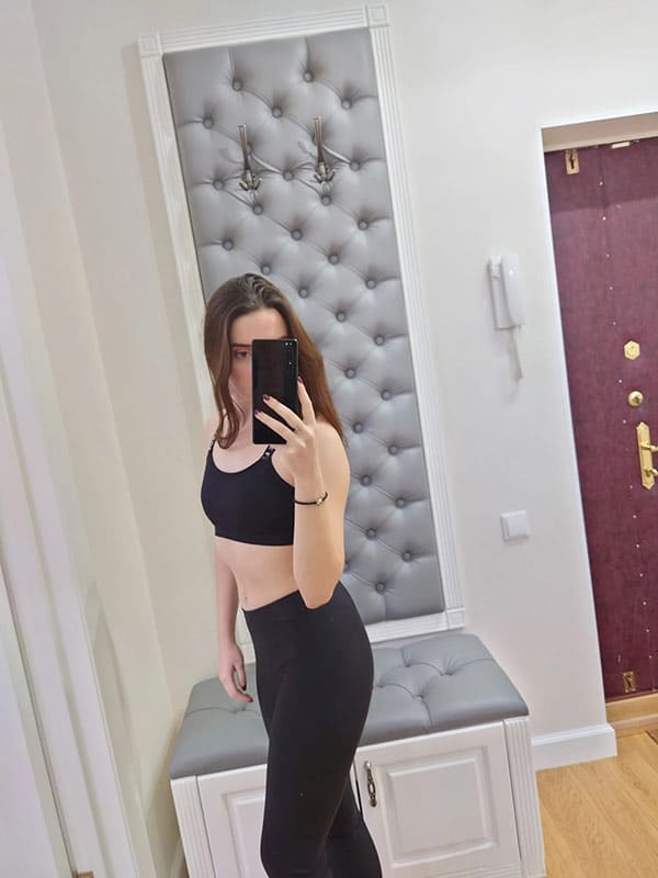 Красный лифчик и черные трусики 9 фото