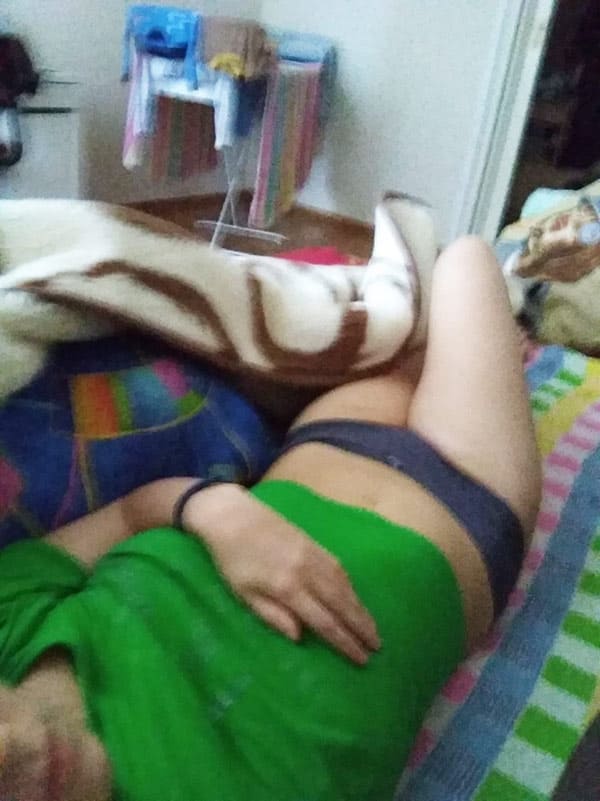 Селфи лысой пизды из постельки присланное 1 фото