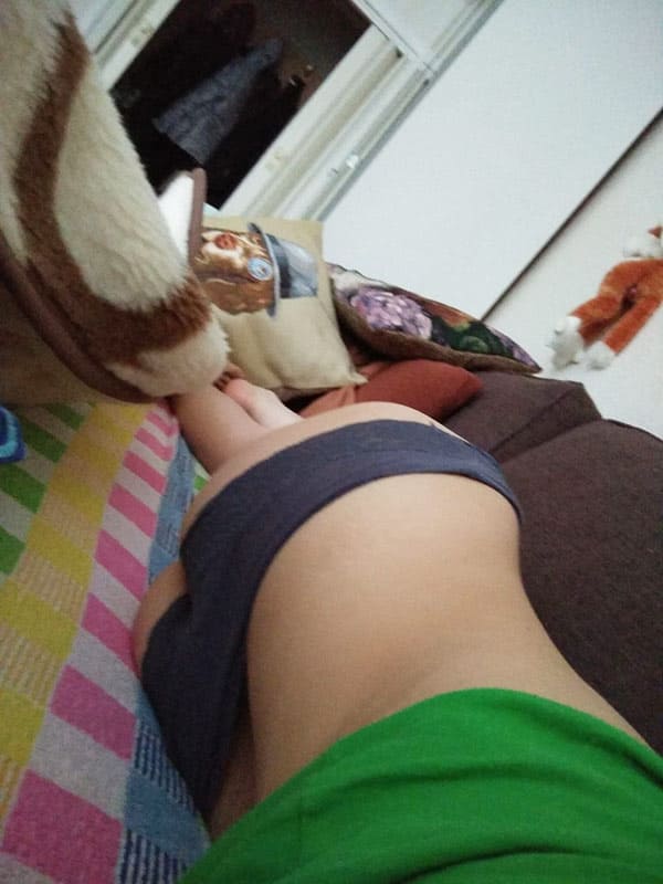 Селфи лысой пизды из постельки присланное 9 фото