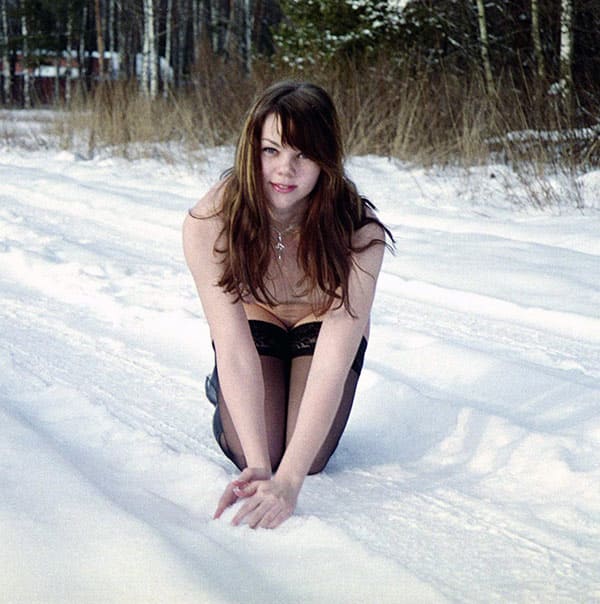 Зимнее ретро ню на природе 15 фото