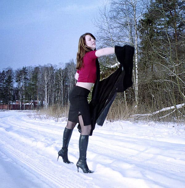 Зимнее ретро ню на природе 2 фото