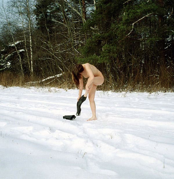 Зимнее ретро ню на природе 22 фото