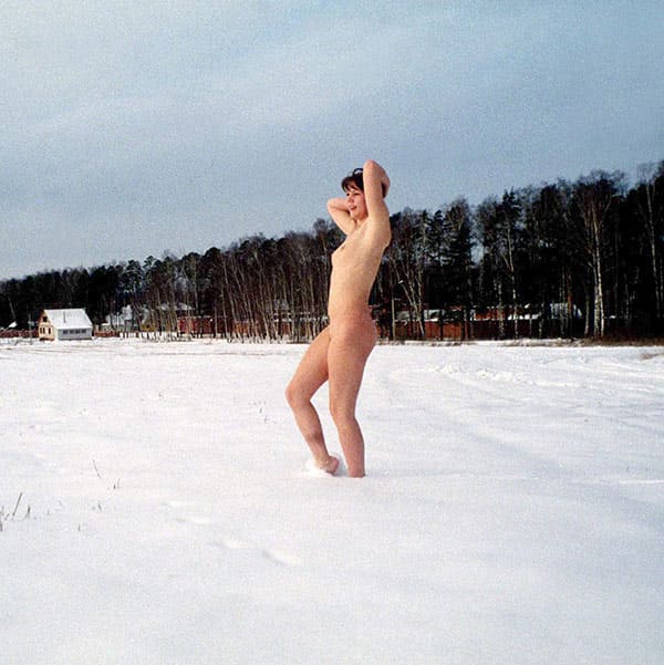 Зимнее ретро ню на природе 29 фото