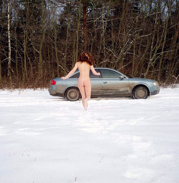 Зимнее ретро ню на природе 39 фото