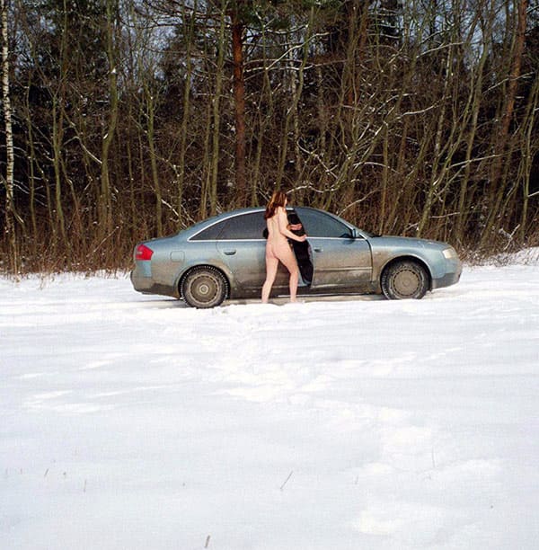 Зимнее ретро ню на природе 41 фото