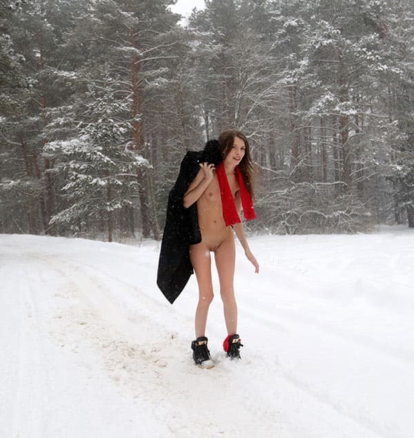 Лысая пилотка под снегопадом 21 фото