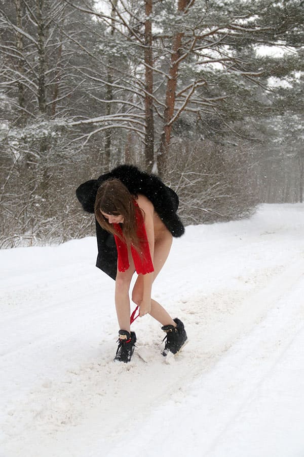 Лысая пилотка под снегопадом 6 фото