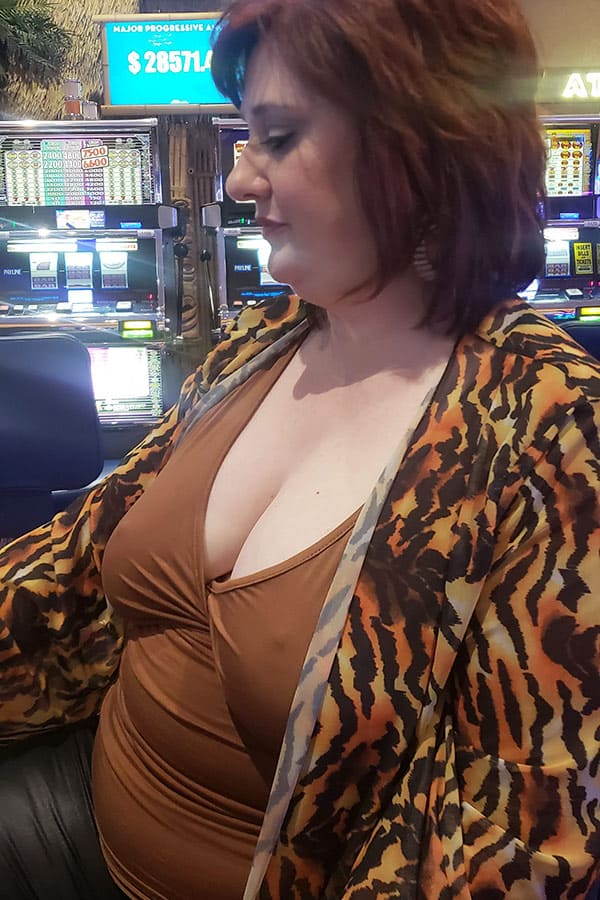Толстая мамка сняла в казино негра 1 фото