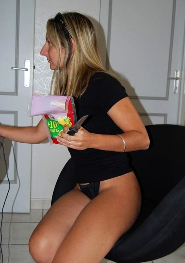 Милфа со стоячими сиськами и идеальной фигурой 2 фото