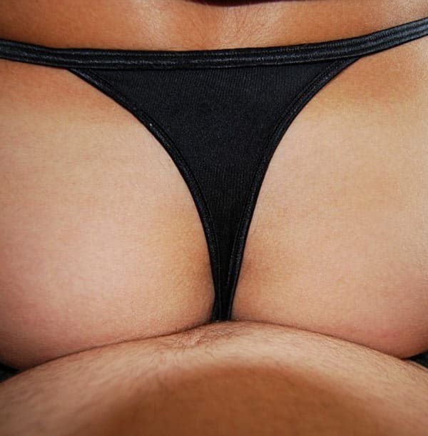 Милфа со стоячими сиськами и идеальной фигурой 5 фото