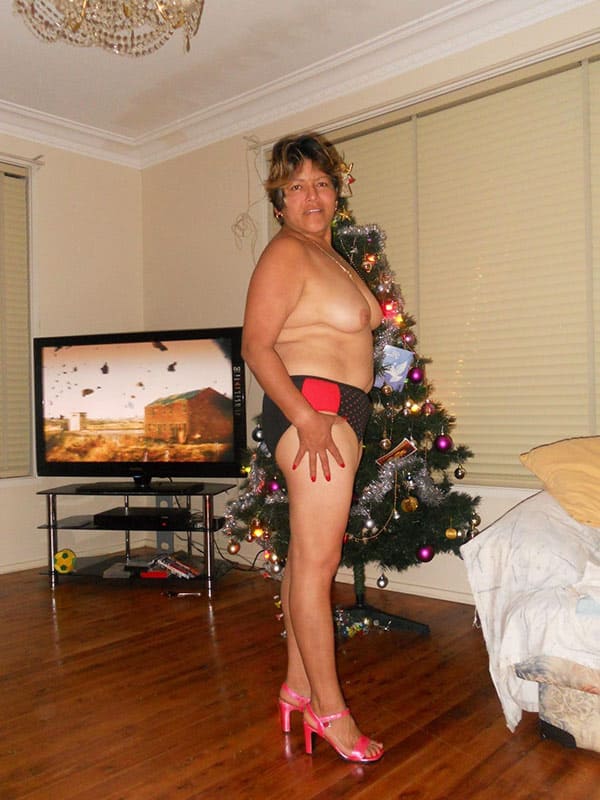 Голые русские женщины на Новый Год 66 фото