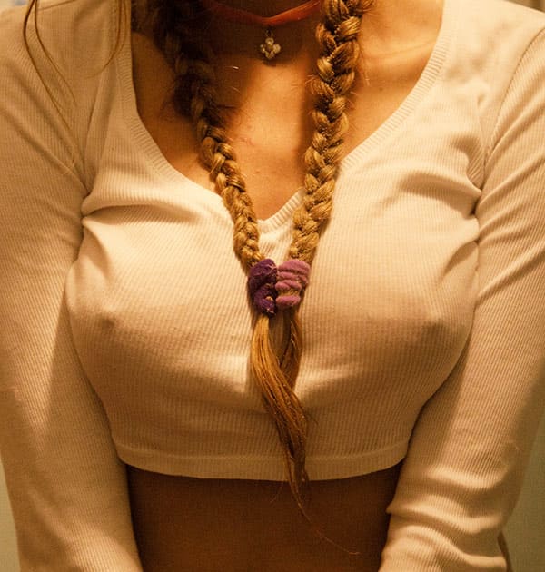 Молодая нудисточка в песке 46 фото