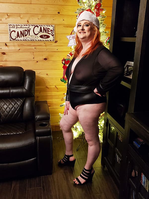 Толстая супруга любит Новый Год 22 фото