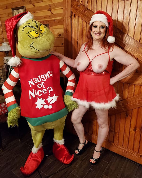 Толстая супруга любит Новый Год 30 фото