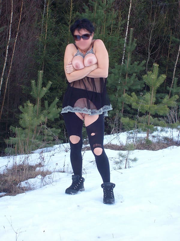 Голые зрелки на снегу 63 фото