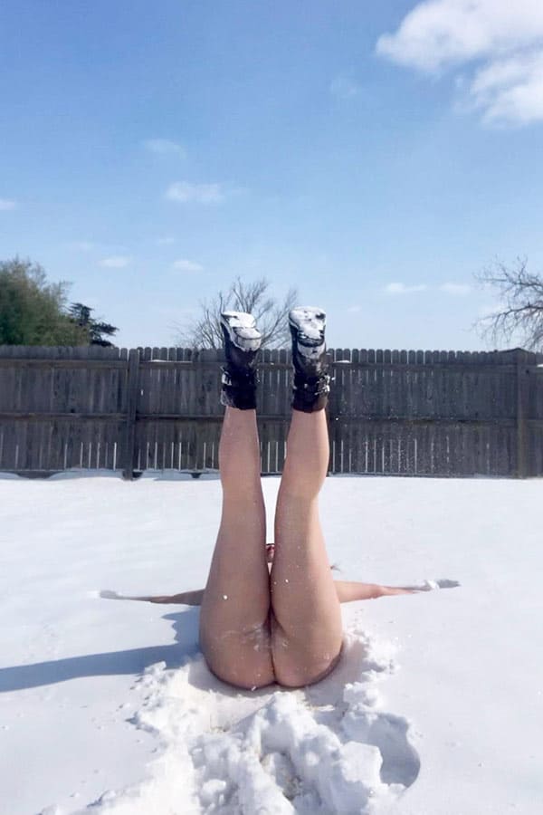 Зимние жопы на снегу 14 фото