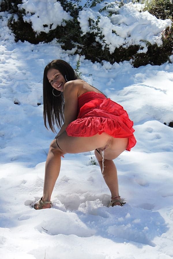 Зимние жопы на снегу 71 фото