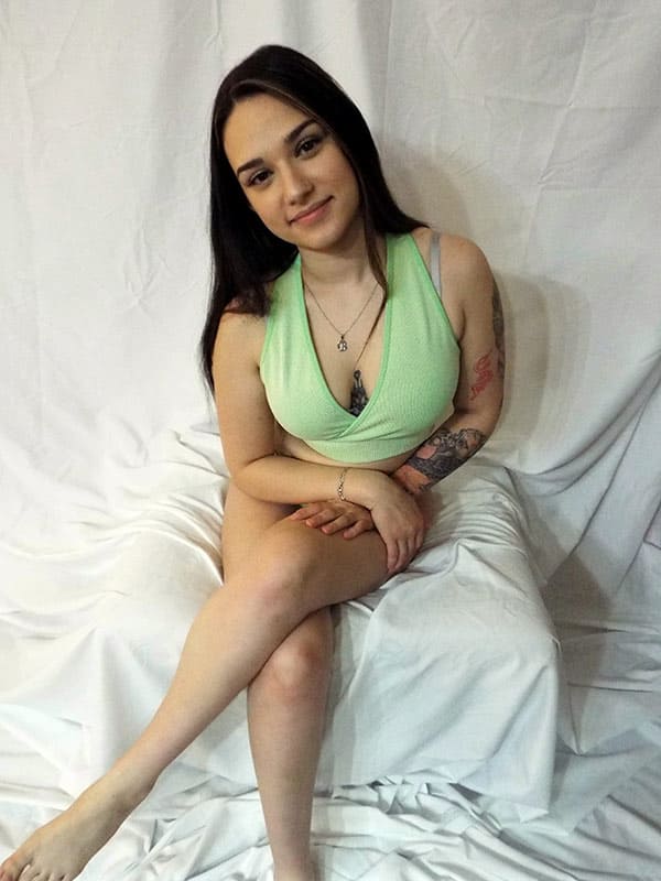 Молодая попа в лосинах 14 фото