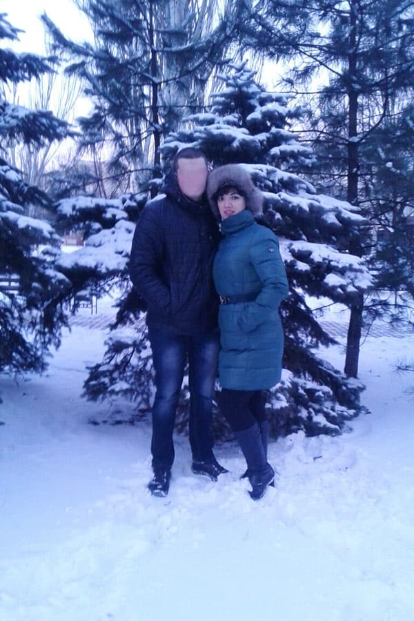 Русская дама измерила свою пизду линейкой 1 фото