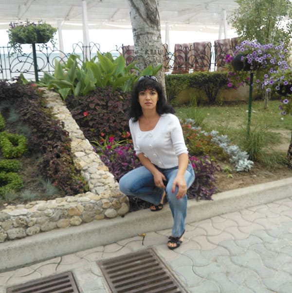 Русская дама измерила свою пизду линейкой 2 фото