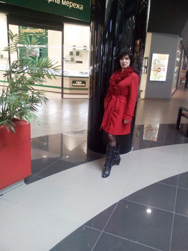 Русская дама измерила свою пизду линейкой 6 фото