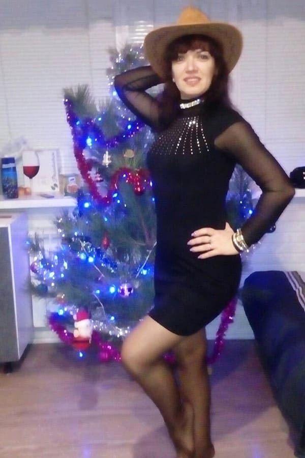 Русская дама измерила свою пизду линейкой 8 фото