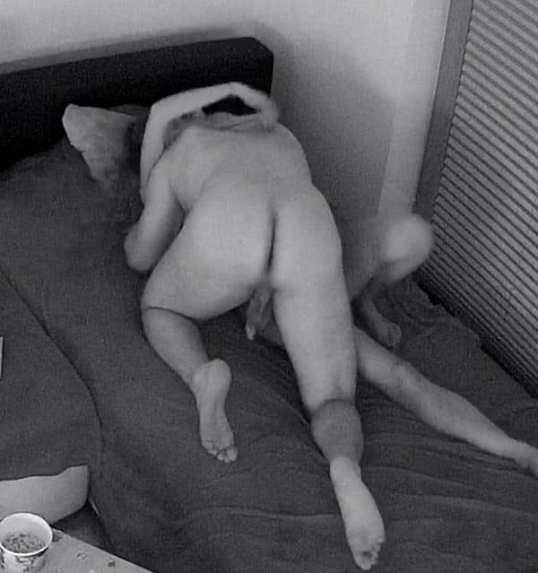 Семейный секс попал на вебку 37 фото