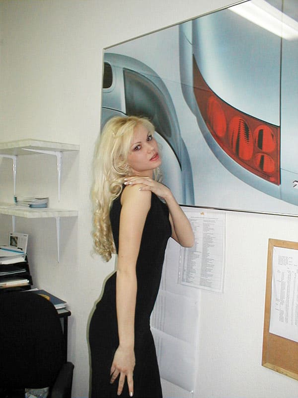 Продавщица автосалона из 2000х 1 фото