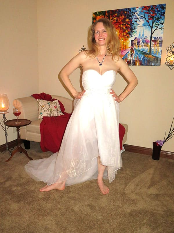 Зрелка в свадебном платье вспоминает первый секс 3 фото