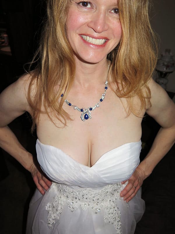 Зрелка в свадебном платье вспоминает первый секс 4 фото