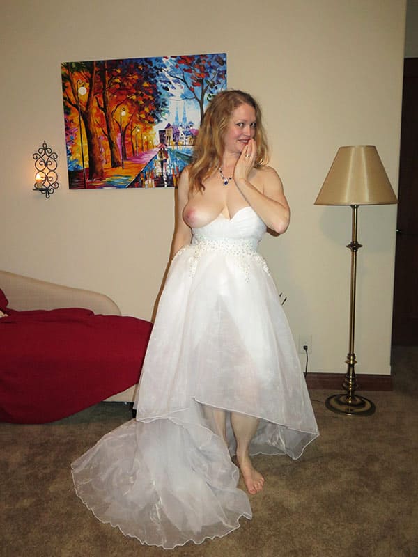 Зрелка в свадебном платье вспоминает первый секс 6 фото