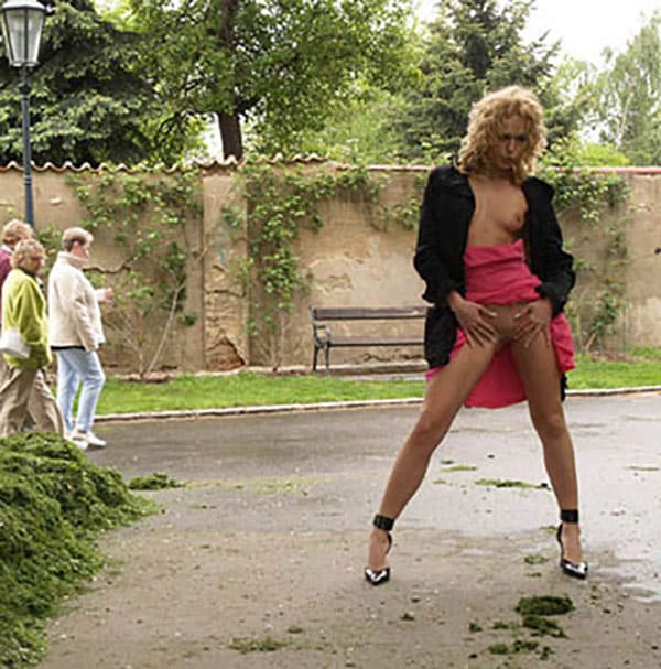Голые русские девушки на улице фото 18 фото
