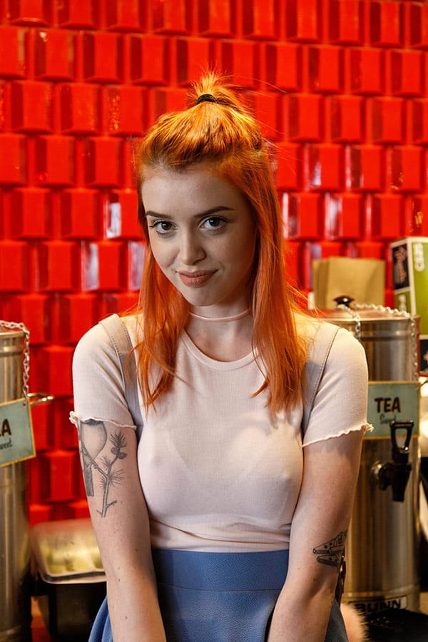 Засветы рыжей девушки в строительном магазине 10 фото