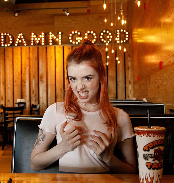 Засветы рыжей девушки в строительном магазине 17 фото