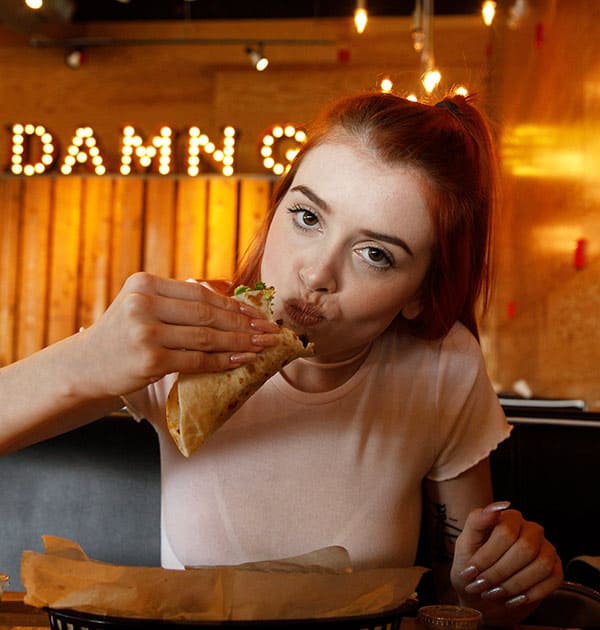 Засветы рыжей девушки в строительном магазине 19 фото