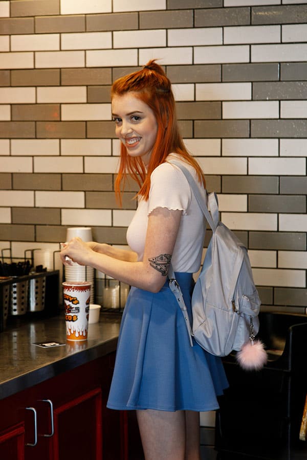 Засветы рыжей девушки в строительном магазине 6 фото