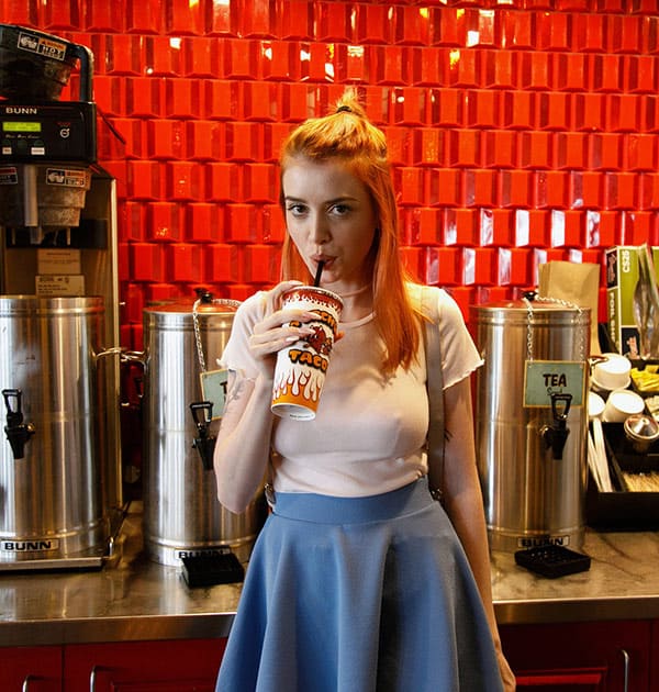 Засветы рыжей девушки в строительном магазине 7 фото