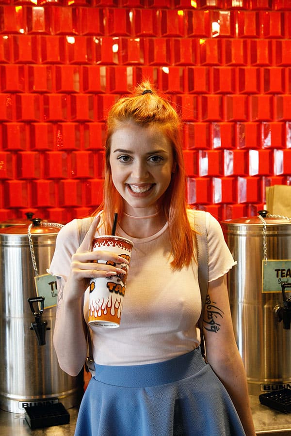 Засветы рыжей девушки в строительном магазине 8 фото