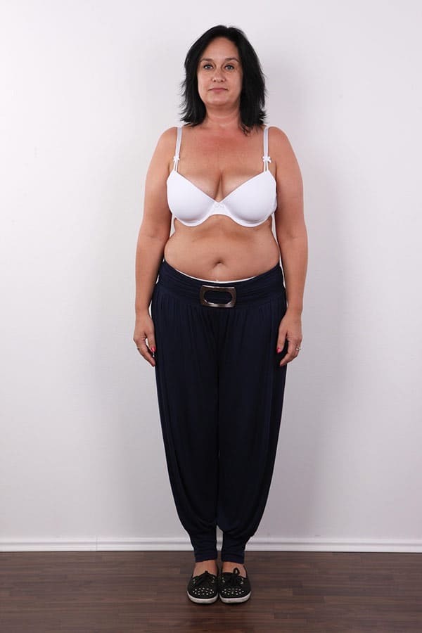 Аппетитная зрелка на порно кастинге 4 фото