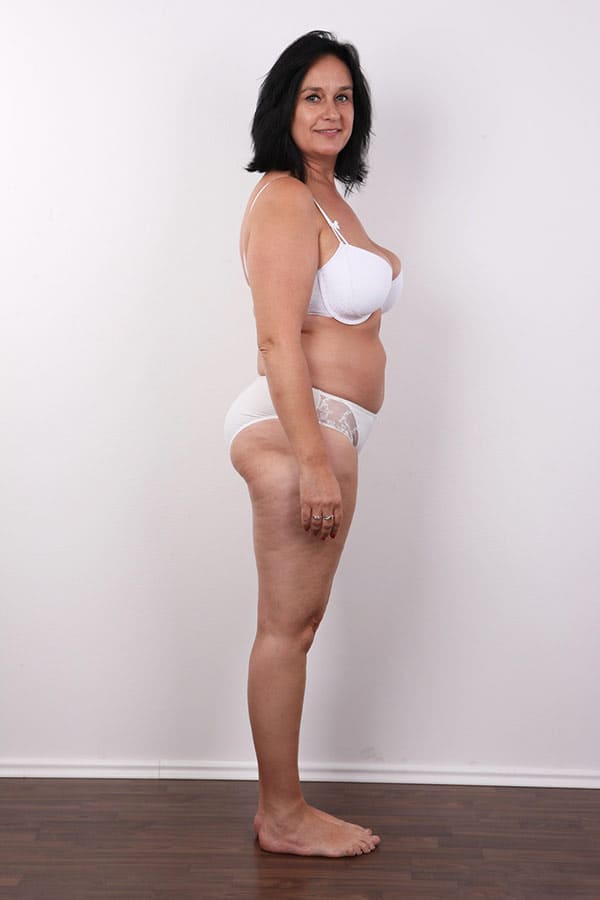 Аппетитная зрелка на порно кастинге 8 фото