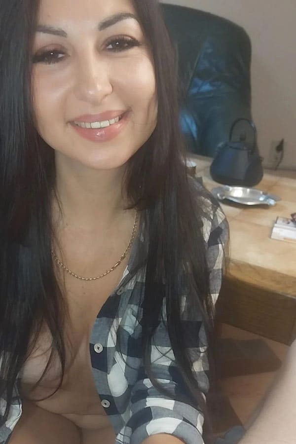 Секретарша пьет кофе со спермой начальника 19 фото